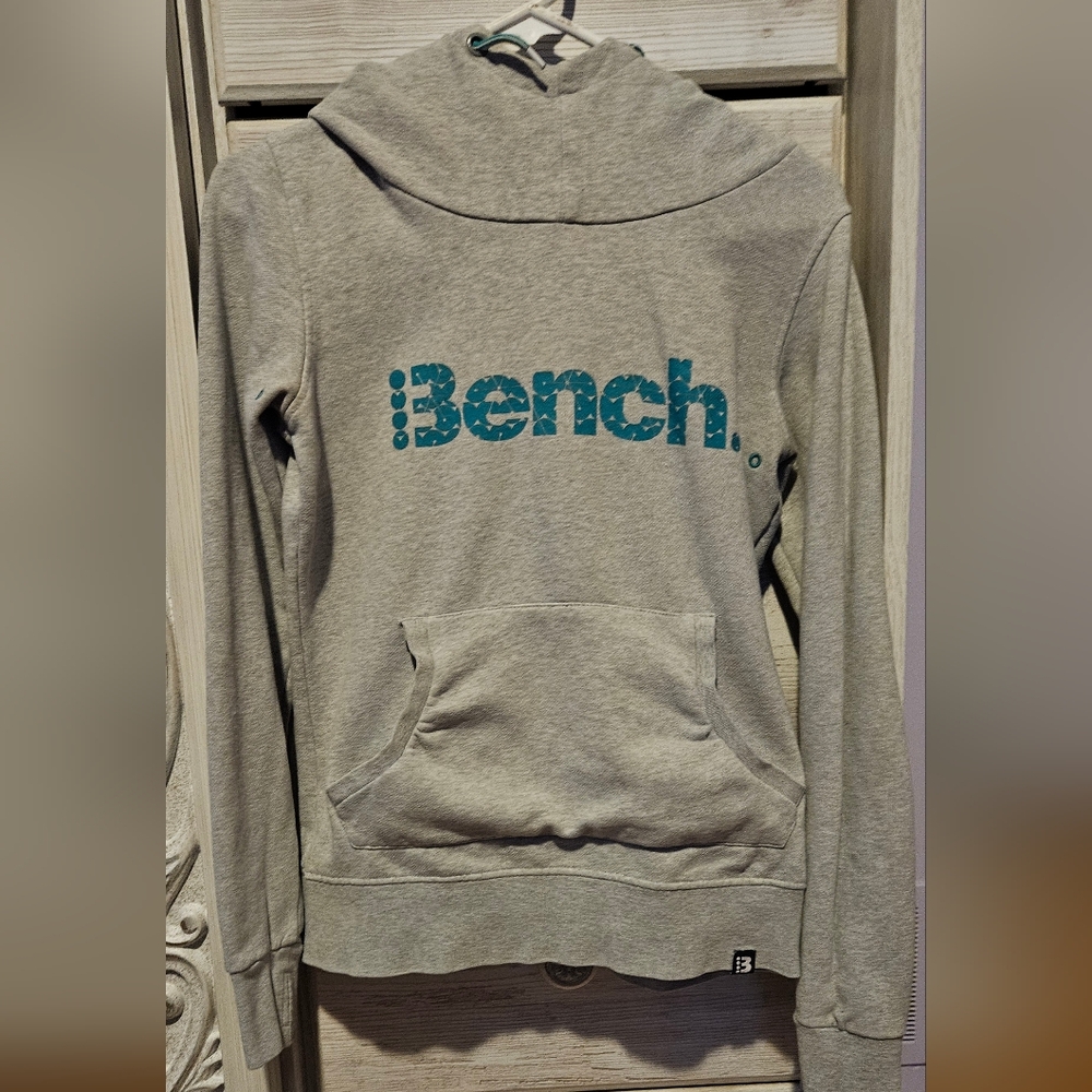 Bench cowel hoodie